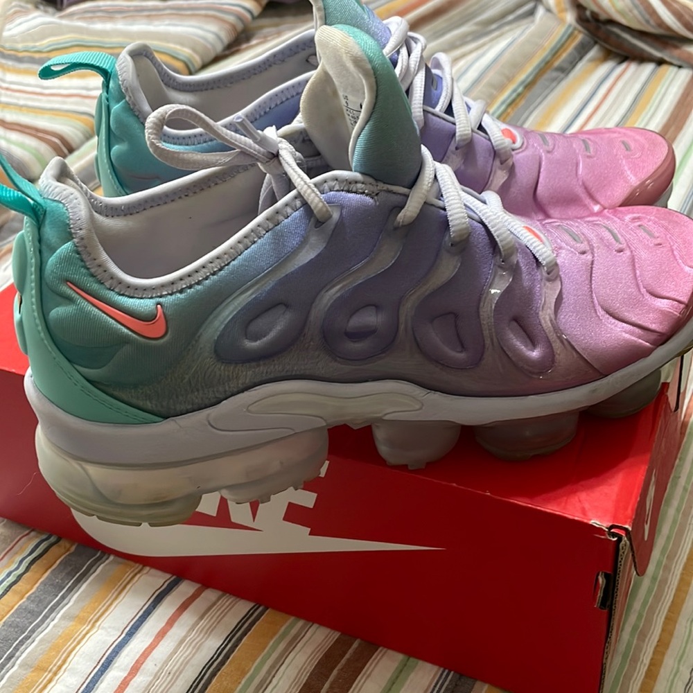 Womens size 9 air vapor max plus